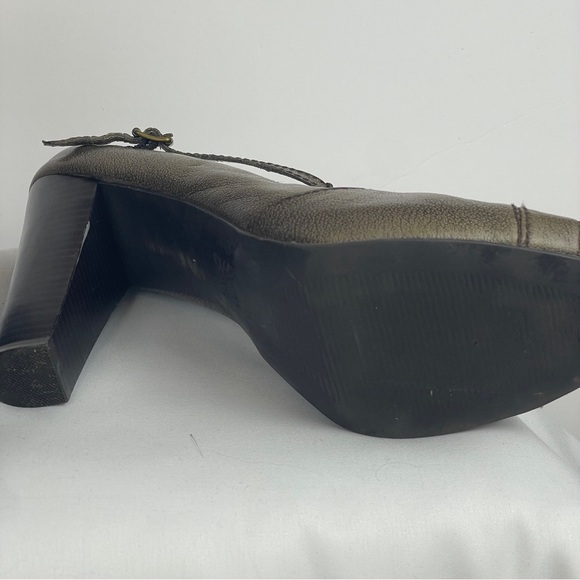 Vera Wang Olive Peep-Toe Heels - Picture 16 of 16